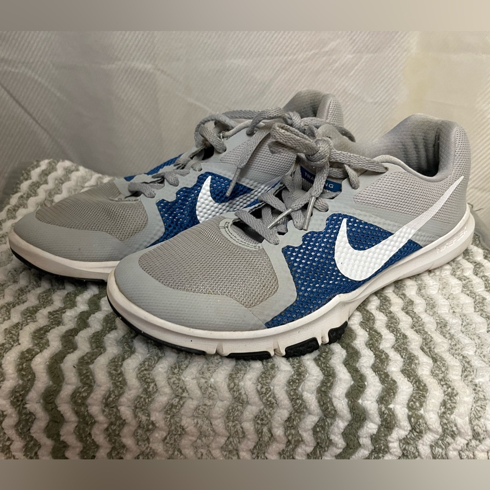 Nike Flex Control Training shoes. Gray and Blue Athletic Shoes Size 7